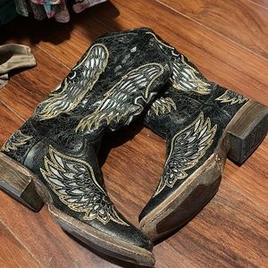 Swap hold ❤️❤️❤️❤️Like new corral boots size 8